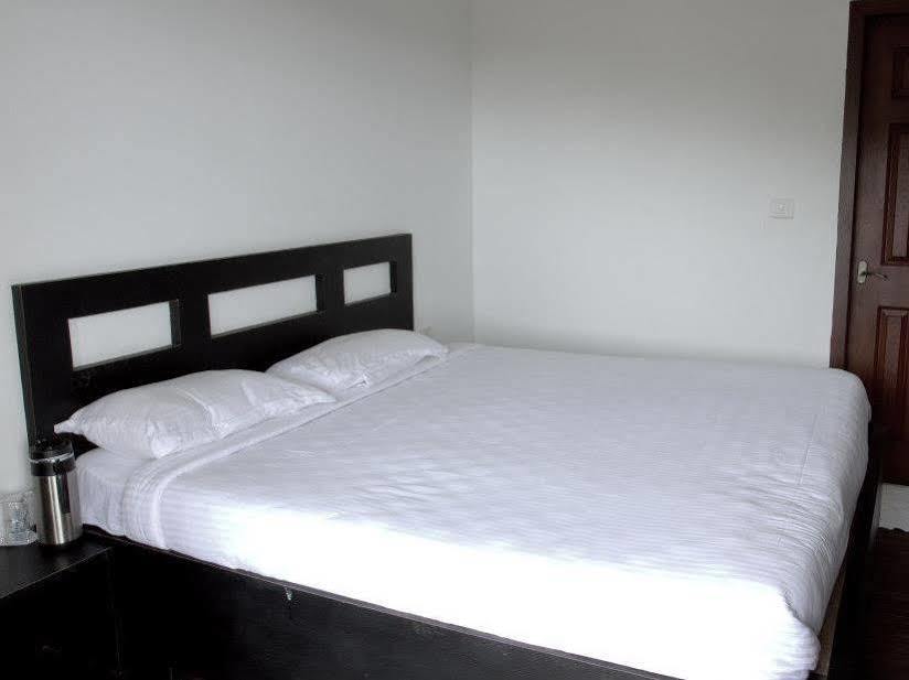Mount N Mist Hotel Nainital Kültér fotó